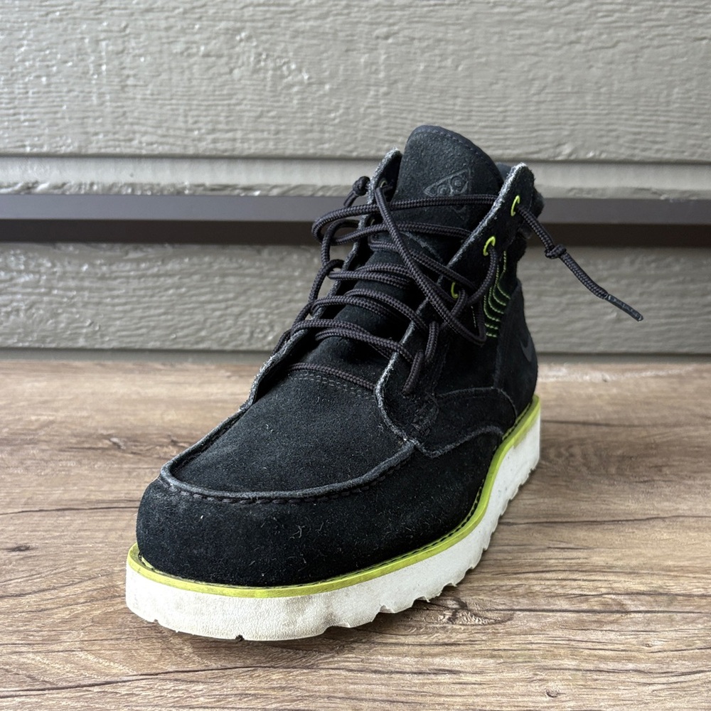 Nike Black and Green Men's Boots
